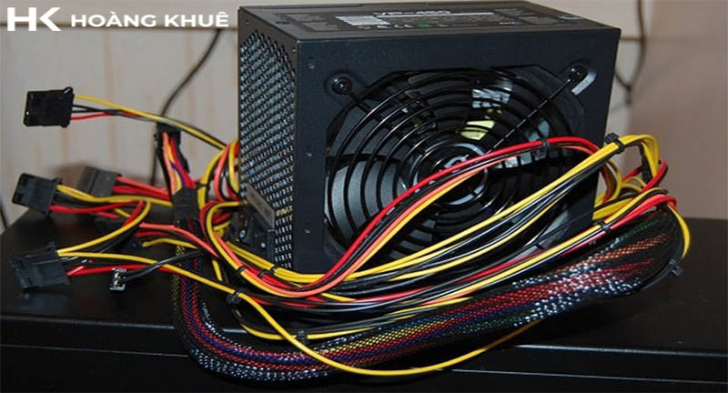 cục nguồn máy tính là trái tim của hệ thống máy tính, cung cấp điện năng cần thiết cho tất cả các linh kiện máy tính