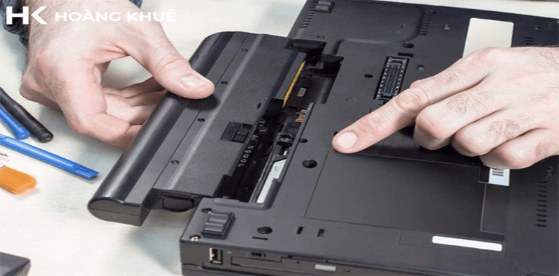 Pin laptop có thể sử dụng từ 800 đến 1,000 lần sạc trước khi bắt đầu gặp vấn đề